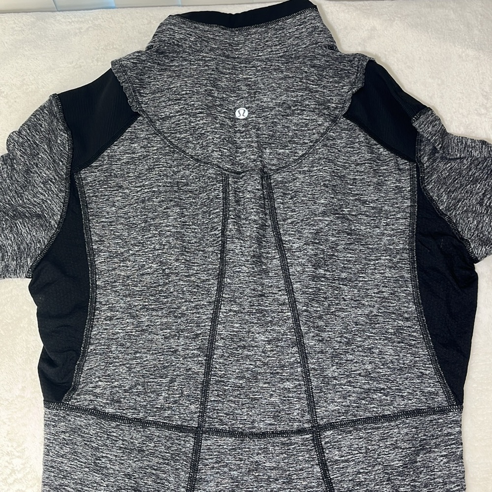 Run Your Heart Out Pullover - Size 10 Lulemon Athletica Half Zip Pullover - Picture 2 of 6